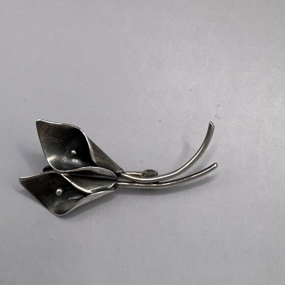 Calla Lily Pair Flower Brooch Pin Floral Unisex Stuart NYE Sterling Silver 925 - Picture 6 of 6